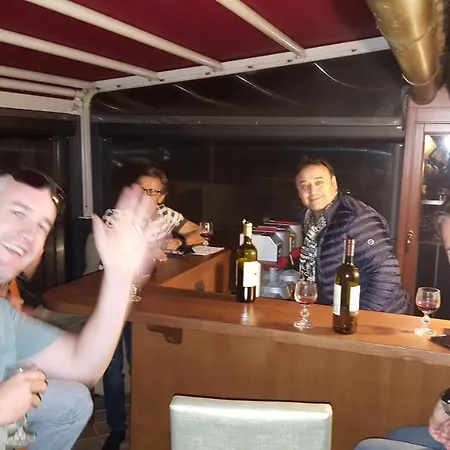 בית הארחה Tangohotel לוקה
